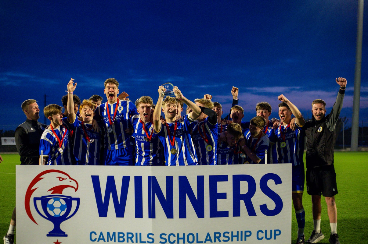 Cambrils Scholarship Cup winners celebrating with the trophy